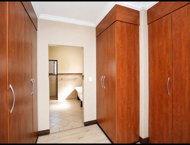 4 BEDROOM HOUSE FOR SALE IN MIDSTREAM ESTATE